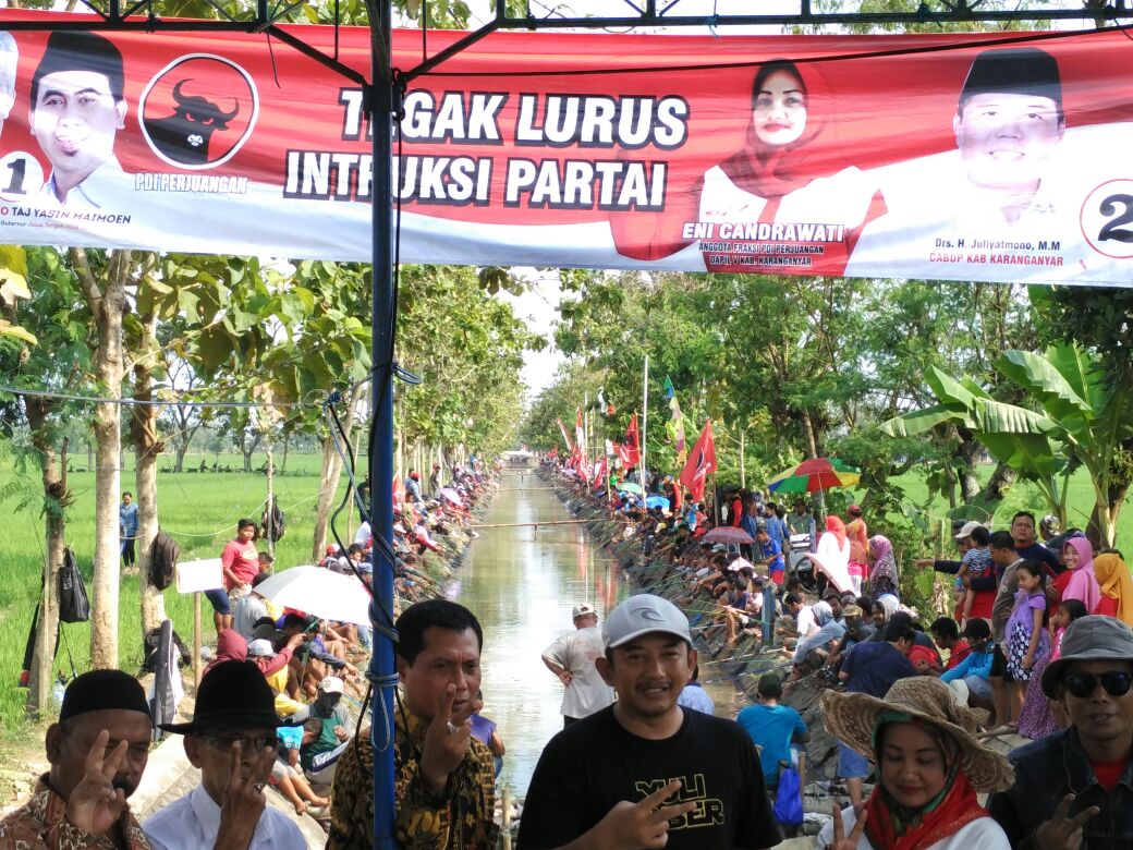 Enicandrawati1's tweet photo. Mancing bersama bp rober di dk jati ds jati
#KandangBant3ng https://t.co/yMgrQyHGTY