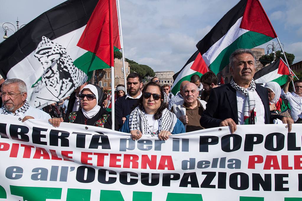Freedom_EgyAcc's tweet photo. مظاهرة حاشدة في العاصمة الايطالية روما في الذكرى الـ 70 لنكبة الشعب الفلسطيني . 
#nakba70
#اغضب_للقدس

#قروب_عشاق_فلسطين https://t.co/TO6Gz4prk8