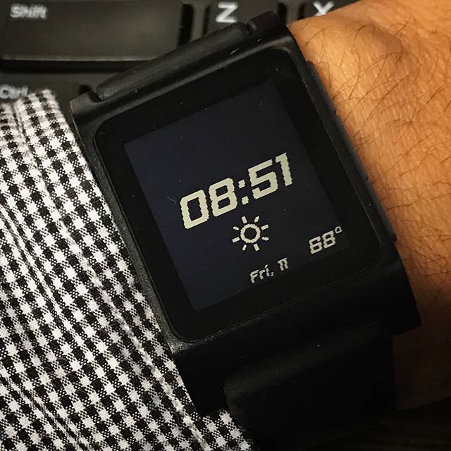 pebblestyle's tweet photo. "Nifty" #Watchface on #Pebble2 ^dr (Photo by @vibesnscribes) https://t.co/o5jepnz4Gk https://t.co/8K9Naxvc1F
