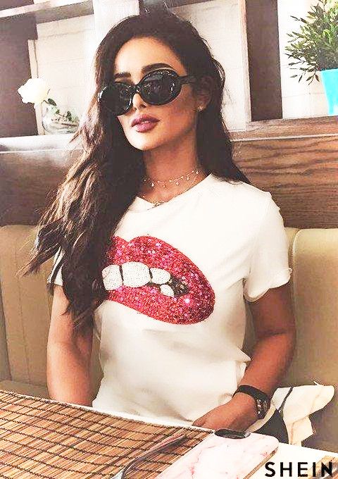 SHEIN_Official's tweet photo. Red lips for eye-catching👄
shop her look>https://t.co/kIQGFiE8N6
#sheingals #shiny #lipprint https://t.co/FXDTSuEy2B