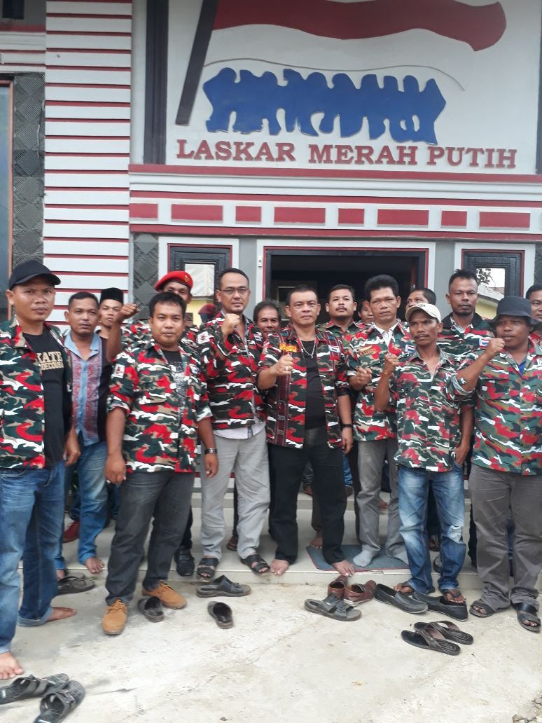 ForumPilkada's tweet photo. PilgubSu 2018: Laskar Merah Putih Padang Lawas Dukung Paslon Edy Rahmayadi - Musa Rajekshah https://t.co/xJ4nabWTCa https://t.co/KgGvoi4bzo