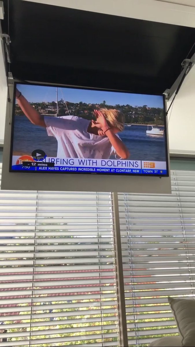 Elenaa_Lin's tweet photo. E algumas perdoas me perguntam porque eu não posso deixar ele viajar sozinho.... eu ligo a tv e vejo oque ??? https://t.co/MhqM1lpJh5