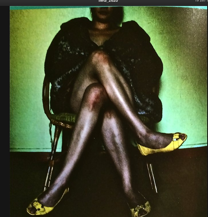 Alors...

je décidai de croiser mes fameuses jambes

casher? Halal?

non, rien de ces conneries
nues et prêtes

sans rien cacher