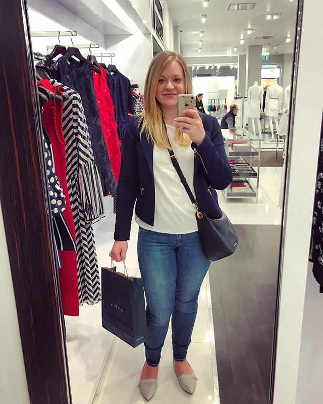 Trying not to buy everything in the <a href="/michaelkors/">Michael Kors</a> shop @bluewatershopping 👗👜 {tap for outfit details}
.
.
#shopping #shop #michaelkors #mk #bluewater #ootd #ootdfashion #outfit #outfits #dressup #dressupdaily #ootd👗 #happy #me #selfie #shopselfie #blo… ift.tt/2IzRLJf