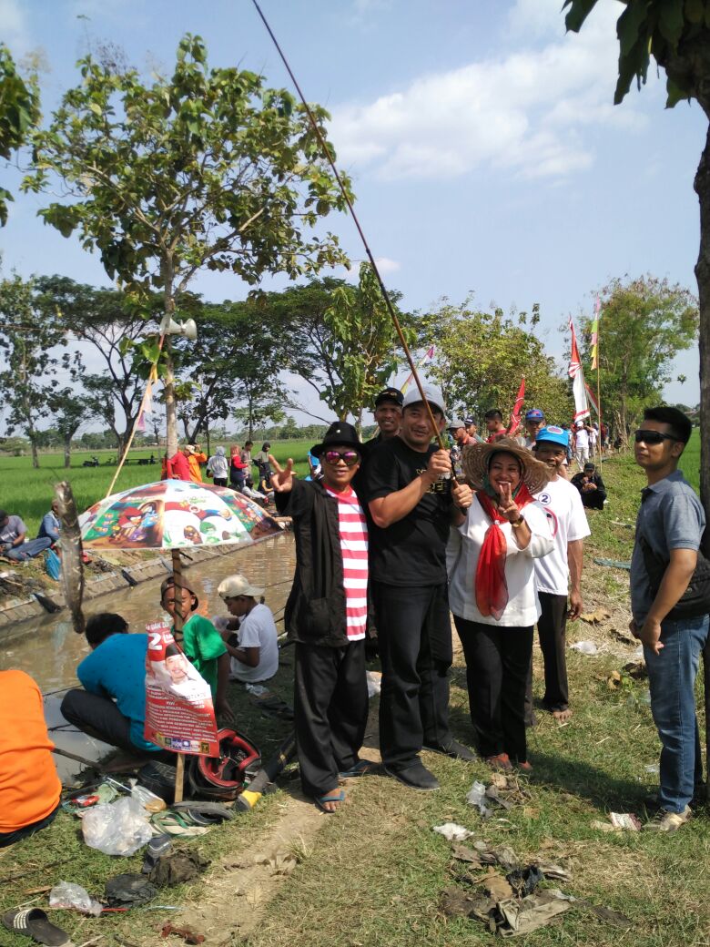 Enicandrawati1's tweet photo. Mancing bersama bp Rober di dk jati ds jati https://t.co/5YDeSzCHi5