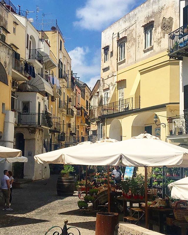 Italy❤️ #sunday #ischia #italy🇮🇹 #sun #viaggiare #trip #siviaggiare_italia #placetovisit #placetobe #travelgram #travelphotography ift.tt/2rKQncD