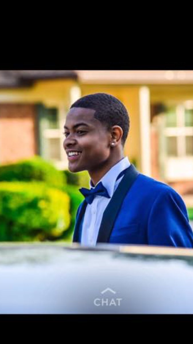 Hoopville_24's tweet photo. Yo my lil dude was so clean yesterday I’m super proud of BB!! #growingup #prom2018 https://t.co/tCVxNGJnwP
