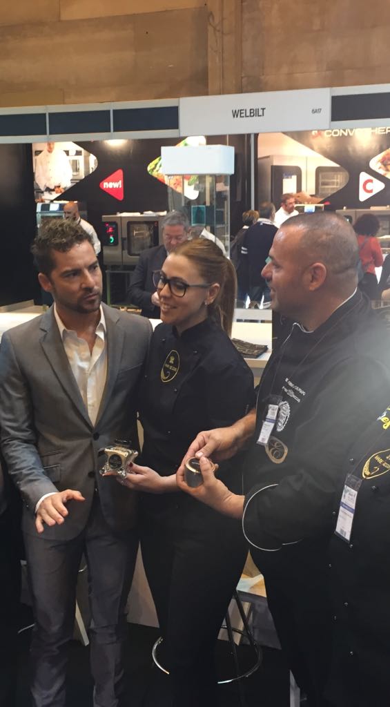 mare_siccus's tweet photo. Un placer para @mare_siccus tener un embajador como @davidbisbal 👏🏻👏🏻👏🏻👏🏻🐙🐙🐙 https://t.co/4FEBnMnrJ1