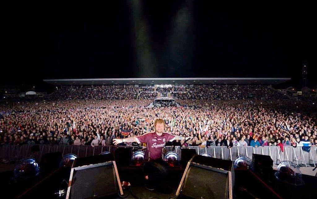 CTribune's tweet photo. Buachaill na Gaillimhe ... #EdSheeran donned the maroon and white during last night’s gig in Pearse Stadium. (Photo: @patneachtain)
#EdFestGalway #edsheerangalway https://t.co/dJwuboUjin