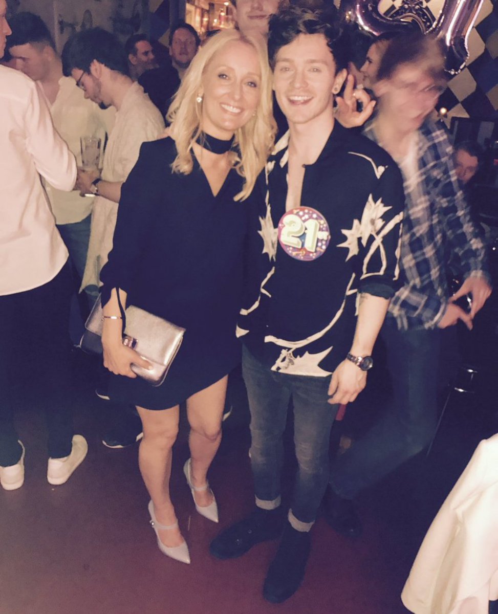 Shuji17_trsr's tweet image. Happy Mother's Day to your Mums!!! @TheVampsband
@TheVampsJames @TheVampsBrad @TheVampsCon @TheVampsTristan 💖💖💖