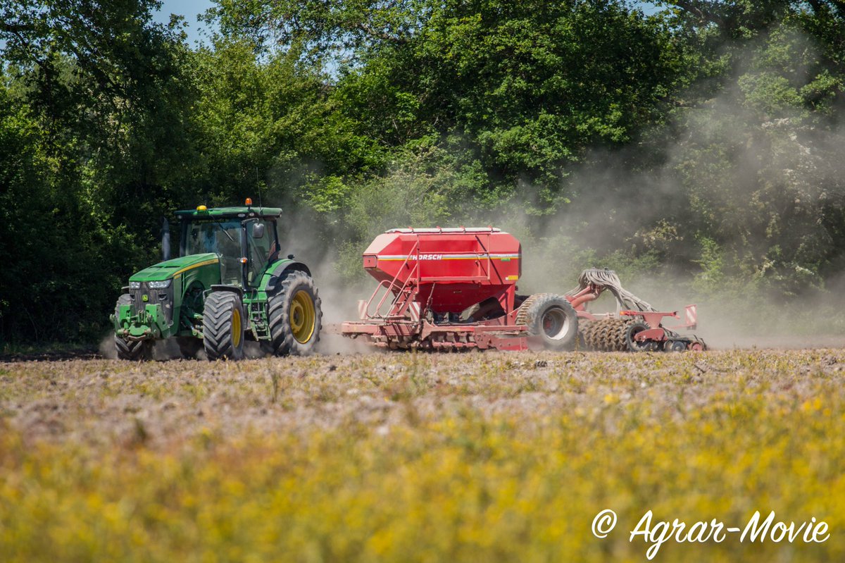 AgrarMovie's tweet photo. Semis de Sarrazin avec un @HORSCH_France Pronto 6as et John Deere 8335r https://t.co/ZEoVXLauSF