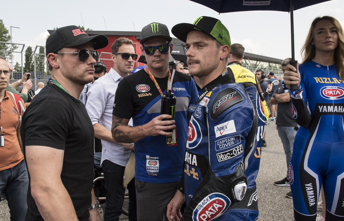 PataMaxusYamaha's tweet photo. TWINNING! Great to have @SamLowes22 here this weekend to support his brother @alexlowes22 ๐๐
Let's get ready now for Race 2!
#YamahaRacing #WeR1 #team22 #ImolaWorldSBK #AroundWorldSBK https://t.co/TGd2EJEL8f