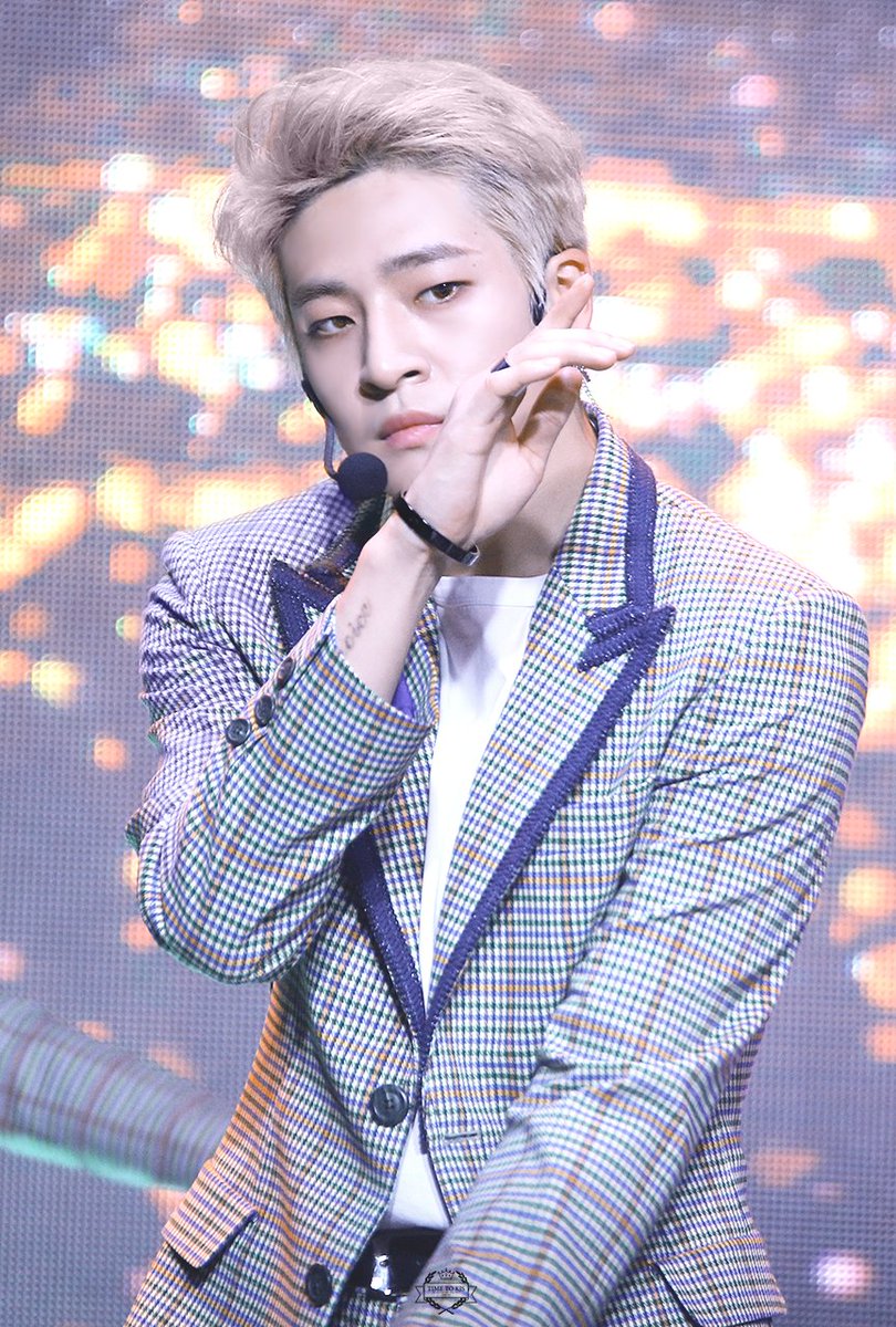 TIMETOKJS's tweet photo. 171225
부디 또 만나요 꽃이 피면
#진섭 #김진섭 #jinsub #kimjinsub https://t.co/FhoRh3fCvc