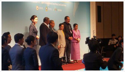 #만국회의 #HWPL #평화의답 #918행사
#평화행사 #어버이날_가족행사

9.18 종교대통합 만국회의 3주년 기념행사 기자회견 
세계평화 및 남북통일 행보를 방해하는 
움직임에 대해 돌직구를 던진 HWPL의 향후
행보가 주목을 받고 있다.

naver.me/5jzfx0ue