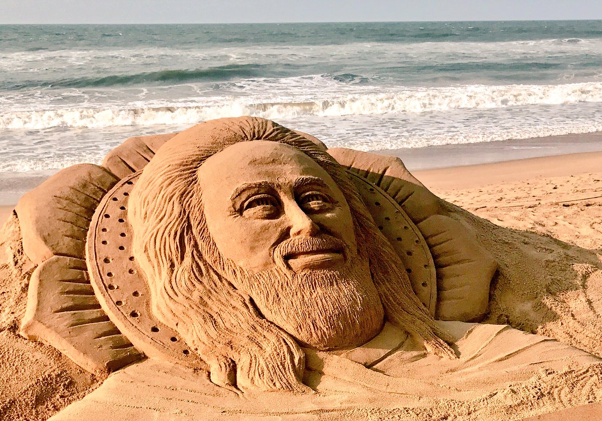 sudarsansand's tweet image. #HappyBdayGurudev 62st Birthday greetings to @SriSri ji. May you spread your spiritual wisdom worldwide.