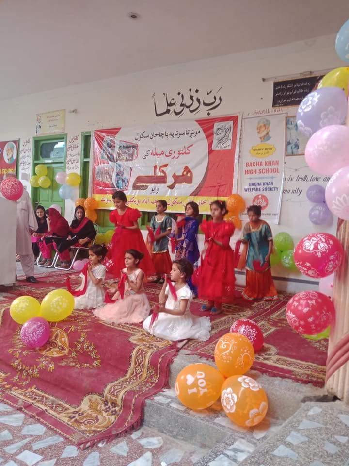 s_aeedh's tweet photo. Welcome song and skits by cute children at #CharityShowBaachaKhanSchoolSwat.

#SupportQualityEducation
#SupportBaachaKhanSchools https://t.co/AT3mUPWN8K