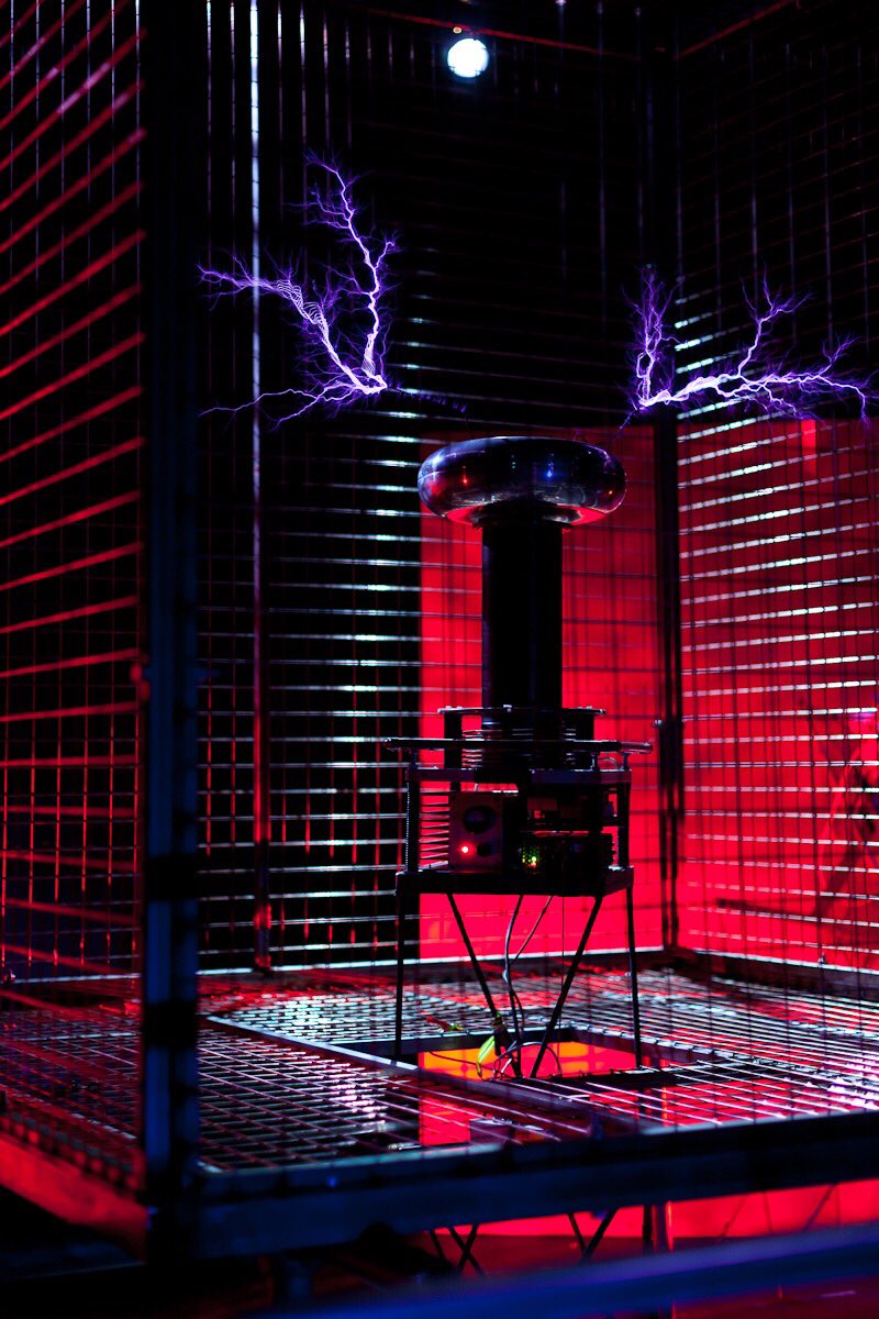HannahLuxton_'s tweet photo. ‘What you see is what you hear’ Artist & theatre maker @robbiefthomson talks to me @theQuietus about his electric work ‘XFRMR’ ahead of @brightfest next week ⚡️⚡️http://bit.ly2rDZtbF
@theQuietusArt #brightonfestival #robbiethomson https://t.co/kW5tWpgBJ3