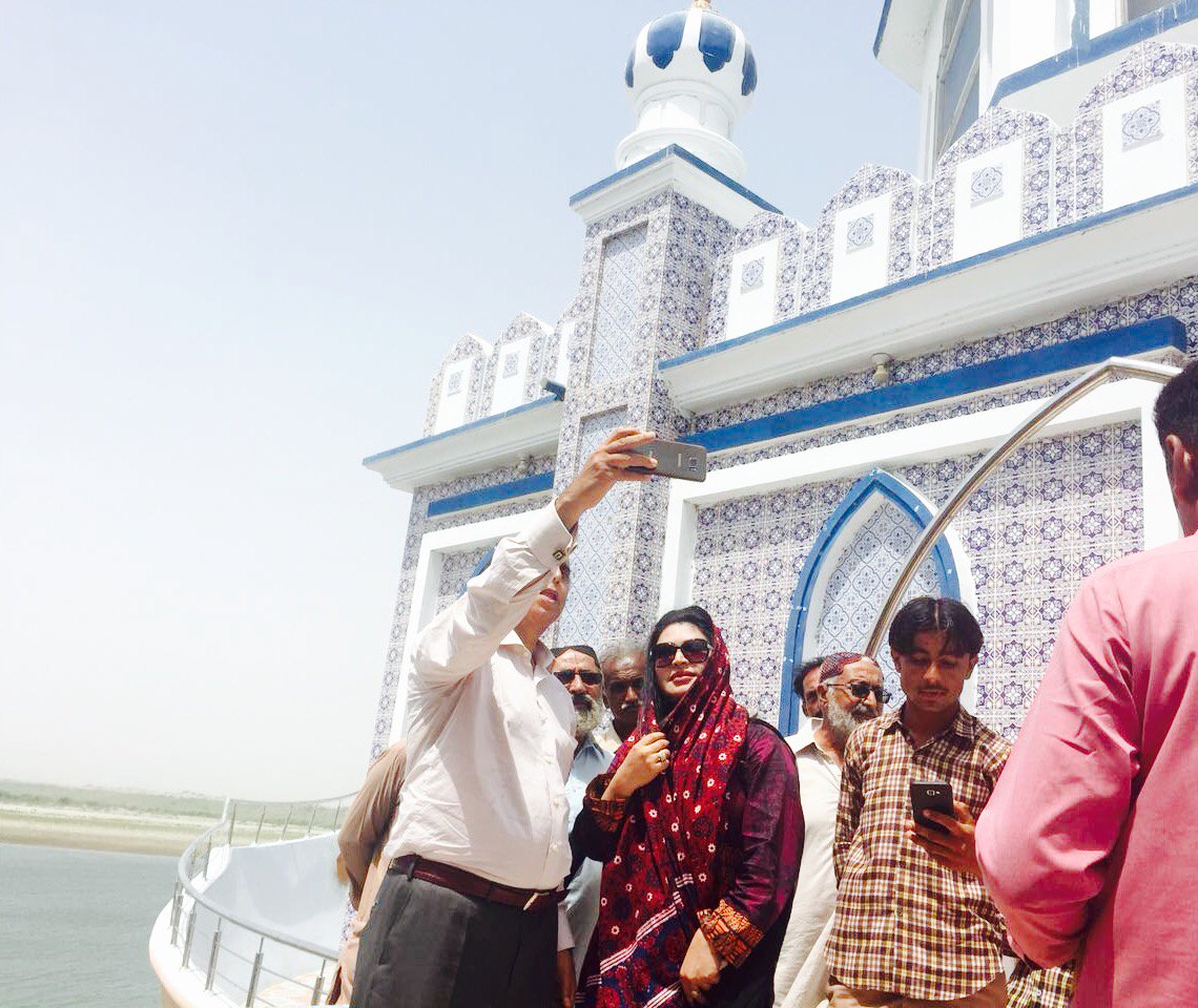 SPalijo_Office's tweet photo. Senator @SassuiPalijo visited #PirDataarDargah
#Pir_Jo_Goth 
#Thatto
@BBhuttoZardari @BakhtawarBZ @AseefaBZ https://t.co/spGtbBHwkL