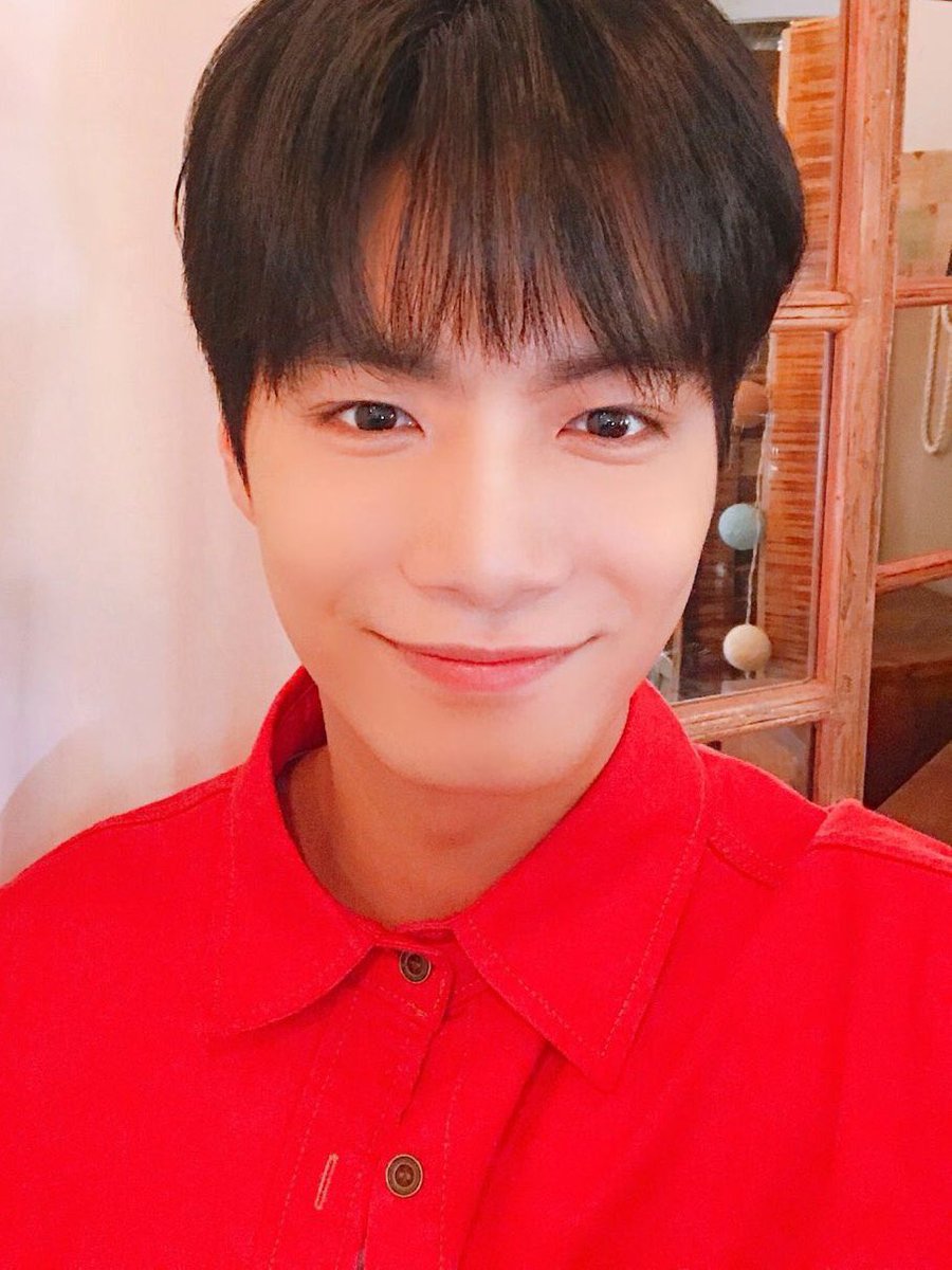 trueleadernim's tweet photo. ━━━ 🐢╲ ❪김정현❫ : 

★ ━━━━━━ ❛ 뉴이스트!🍃

Bugünün sevimli JR’ı burada! Ajan JR tanışma partisi için bir dans koreografisi hazırladı ve onlar için eğlenceli bişeyler düşündü! Sevgili-nim, umarım pazar yağmurunda JR-nim’i sağlığınız için izlersiniz.✨ https://t.co/HWqyqlQHDV