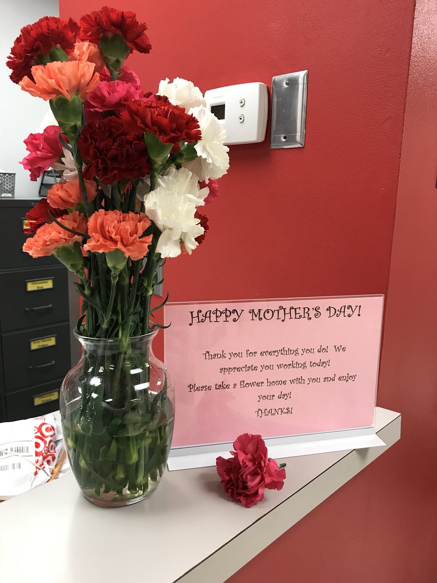 DrewGuenther's tweet photo. Happy Mother’s Day to my Target Mom’s! #YourTheBest #Mooooom https://t.co/YnyFrSCDX6