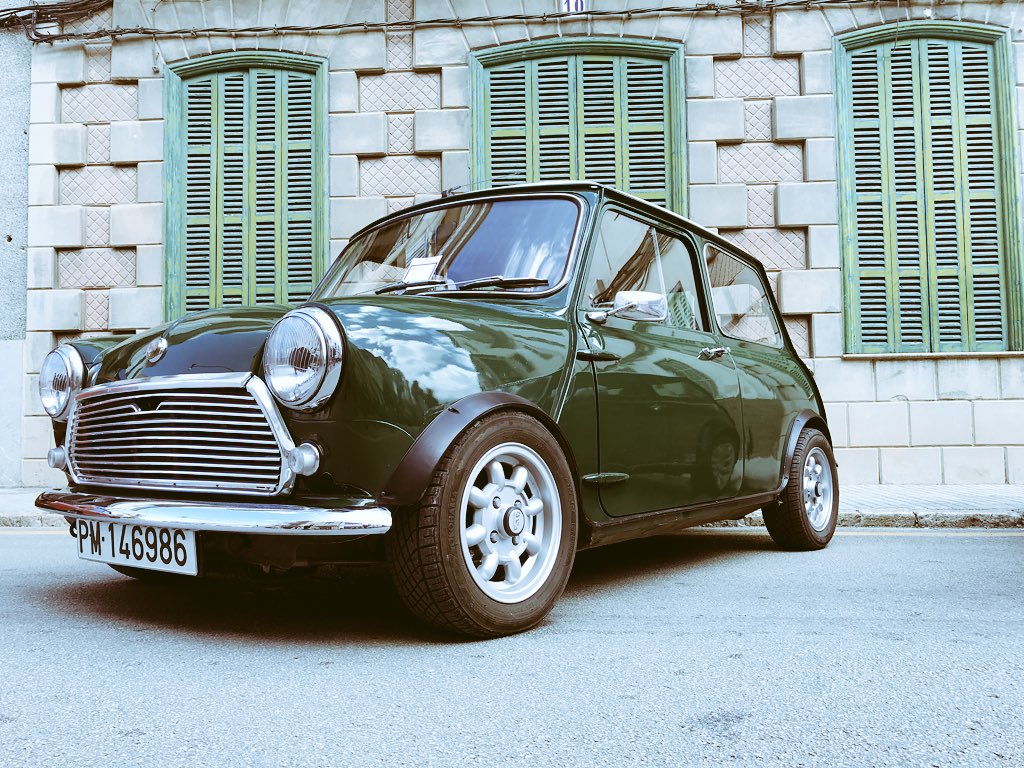 tri_c_livesey's tweet photo. Sunday’s are always fun in #Felanitx 
You never quite know what you are going to see! #dancing #minicooper #slippermaking #motorheads 
Love #Mallorca https://t.co/RFWNcA0vfp