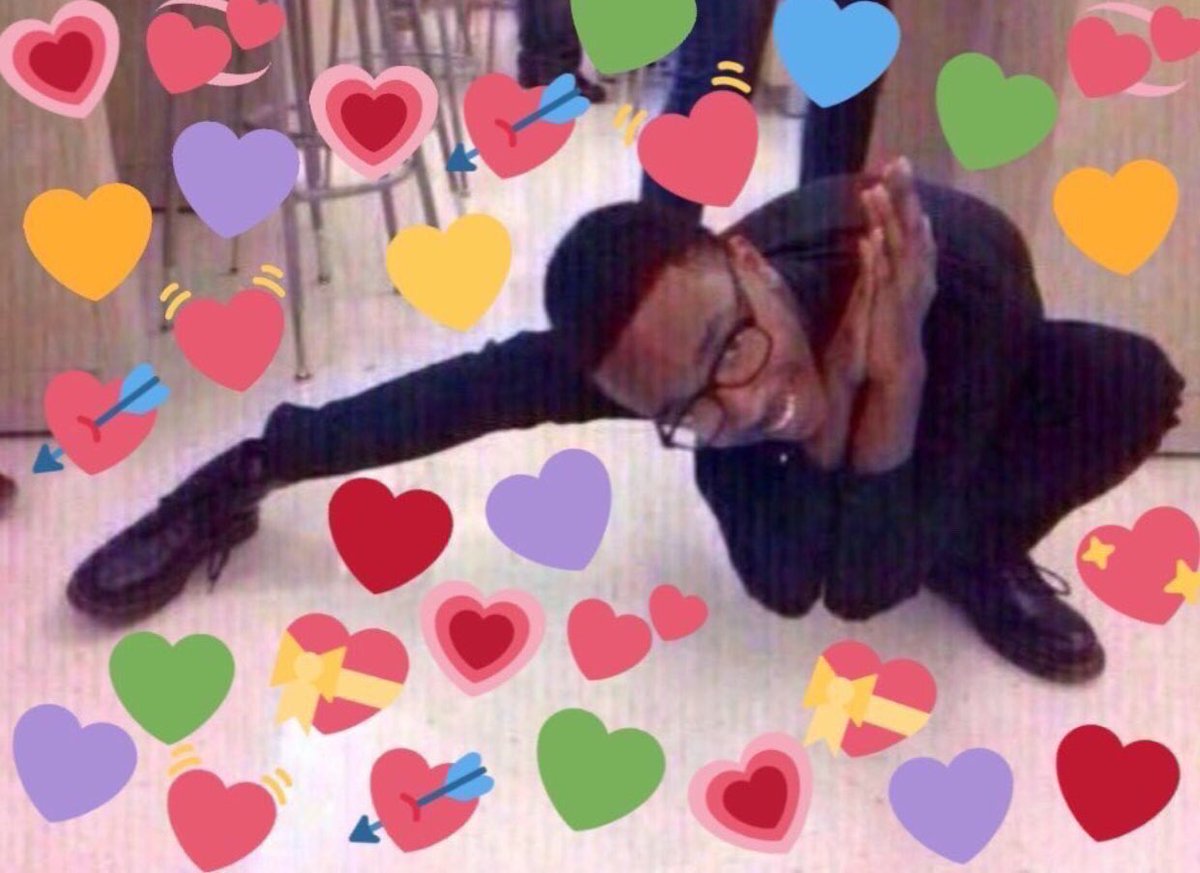 Мемы с сердечками. Закидать сердечками. Посылаю тебе валентинку. Закидали сердечками. Посылаю сердечки.