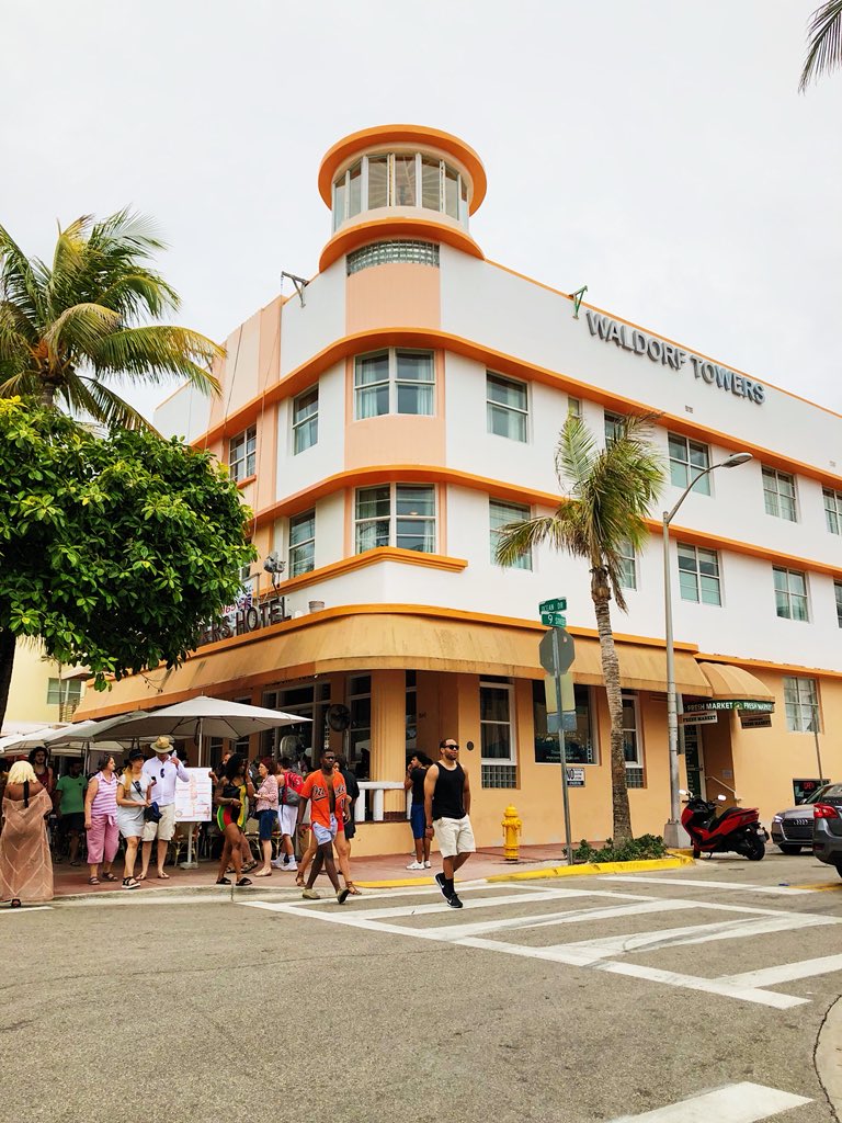 emilysharpe's tweet image. A drive to see the #artdeco in Miami Beach. #SOAPAM2018