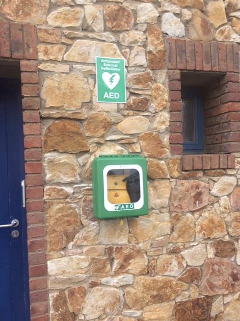 DubFireBrigade's tweet image. #Howth residents woke to find their Public Access Defibrillator missing this morning... the good news is it was used as intended last night in a local pub. Our fire engine and ambulance from Kilbarrack attended the scene. The person was concious en route to hospital.
