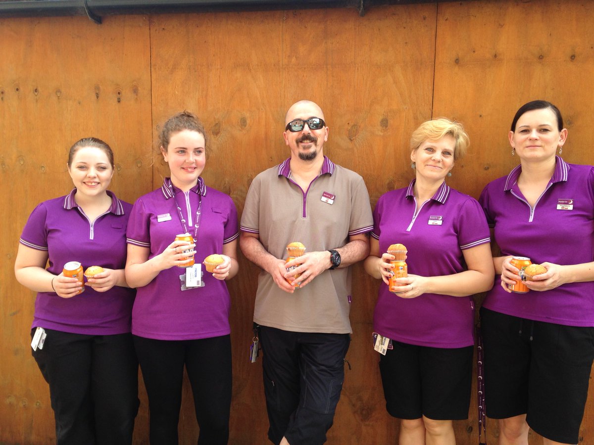 YNW. A can of Fanta and a muffin , #SuperSunday <a href="/michaelhunter62/">Michael Hunter</a>