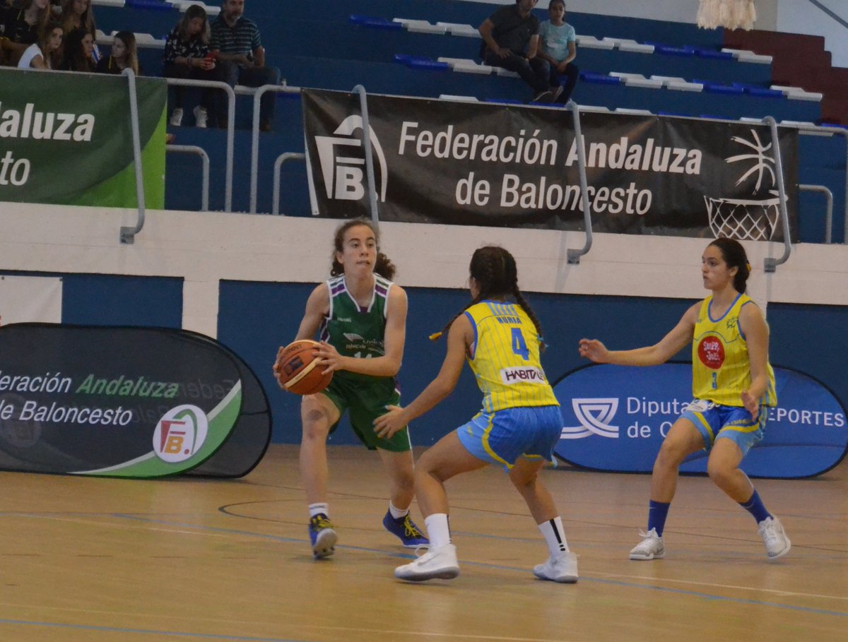 FAB_Andaluza's tweet photo. #CADEBAIF2018 ⛹️♀️
✅ Final
🏀 @CanteraUnicajaC - @cdgines
⏱ 3º cuarto: 57 - 35
📺https://t.co/MUUIjYyCaw
@FAB_Malaga @SevillaFaB https://t.co/NeoUWHKXll