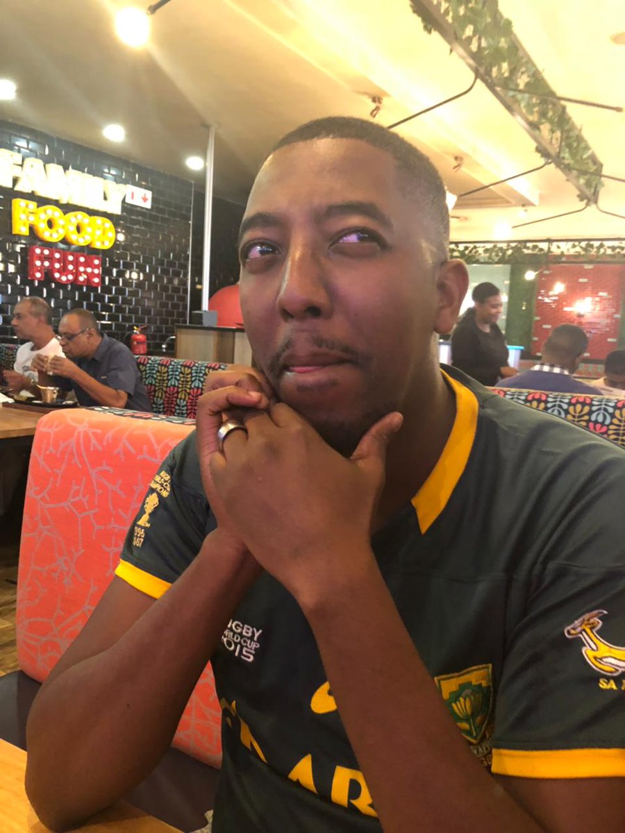 Anakondi2's tweet photo. #IWannaHaveSexPose with the main man who had to ask his wife to step away from the table to take a pic of this pose! 😂😂😂 @LazolaVukapi https://t.co/H6jIJgnHQq