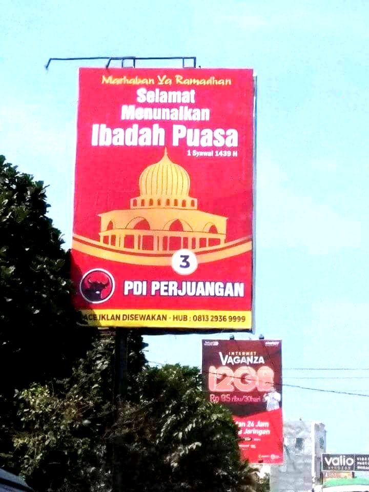 Indraacbar1's tweet photo. - Masalah Puasa -
#puasa1syawal

😎 : mulai puasa kapan ya ??
😊 : 16 Mei lah
👦 : 17 Mei kali
😁 : Lu semua salah bro
😊 : Kok bisa ??
👦 : Terus kapan ??
😁 : 1 Syawal kok
😊 : Ngawur ah 
👦 : Ngarang lu dosa tau
😁 : Yaelah beneran kali, tanya sama Banteng 

#ramadhan1syawal https://t.co/jAA5feysqm