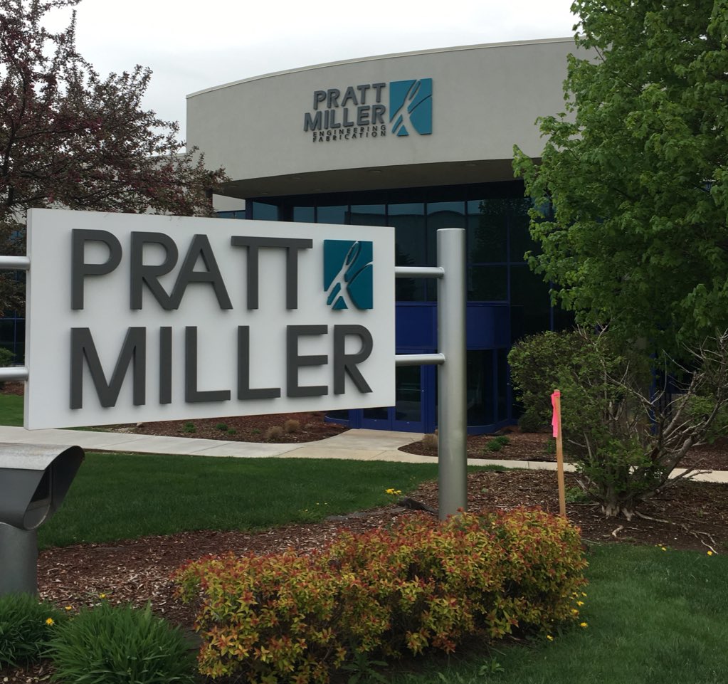 rit_racing's tweet photo. Thanks @PrattMiller for the facility tour! We look forward to many, many more years to come together 😊🏎#RITracingAlumni #WeMakeEngineers #RITracing https://t.co/CKfrHH0f59
