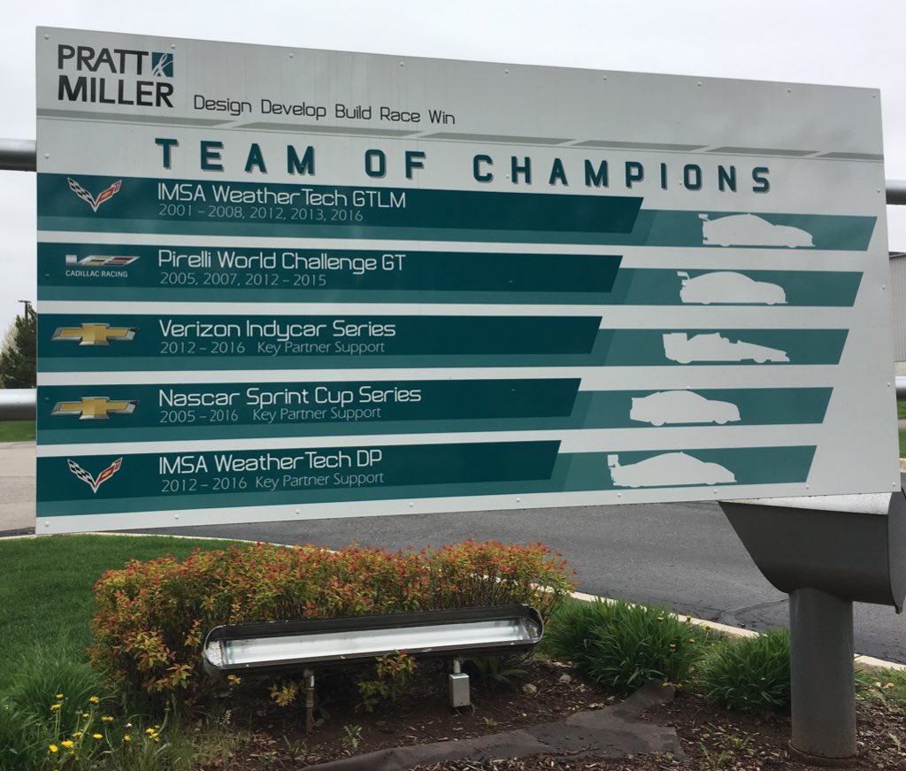 rit_racing's tweet photo. Thanks @PrattMiller for the facility tour! We look forward to many, many more years to come together 😊🏎#RITracingAlumni #WeMakeEngineers #RITracing https://t.co/CKfrHH0f59