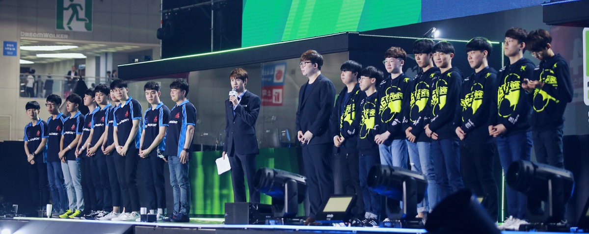 DreamWalker242's tweet photo. 180512 
#Overwatch Contenders Korea 2018 Season 1 Final Opening

#O2Ardeont vs #X6Gaming

#오버워치 #컨텐더스코리아 #엑식 #오투아디언트 #오투 https://t.co/6hWETVXCUP
