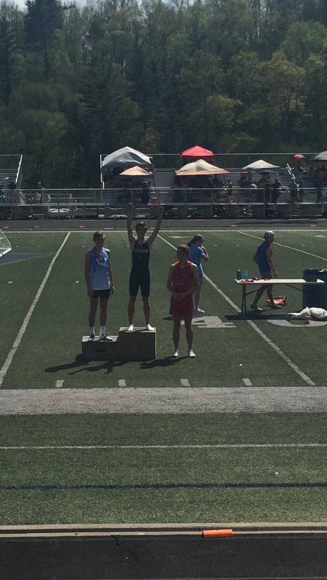 bradonb60's tweet photo. So thankful to all the people who helped me get to be the runner I am now. Regional champ in the 200, and the 400. And school record of 47.82 in the 400. @NCRunners @milesplit @NCHSAA https://t.co/l3zNtvvt7Z