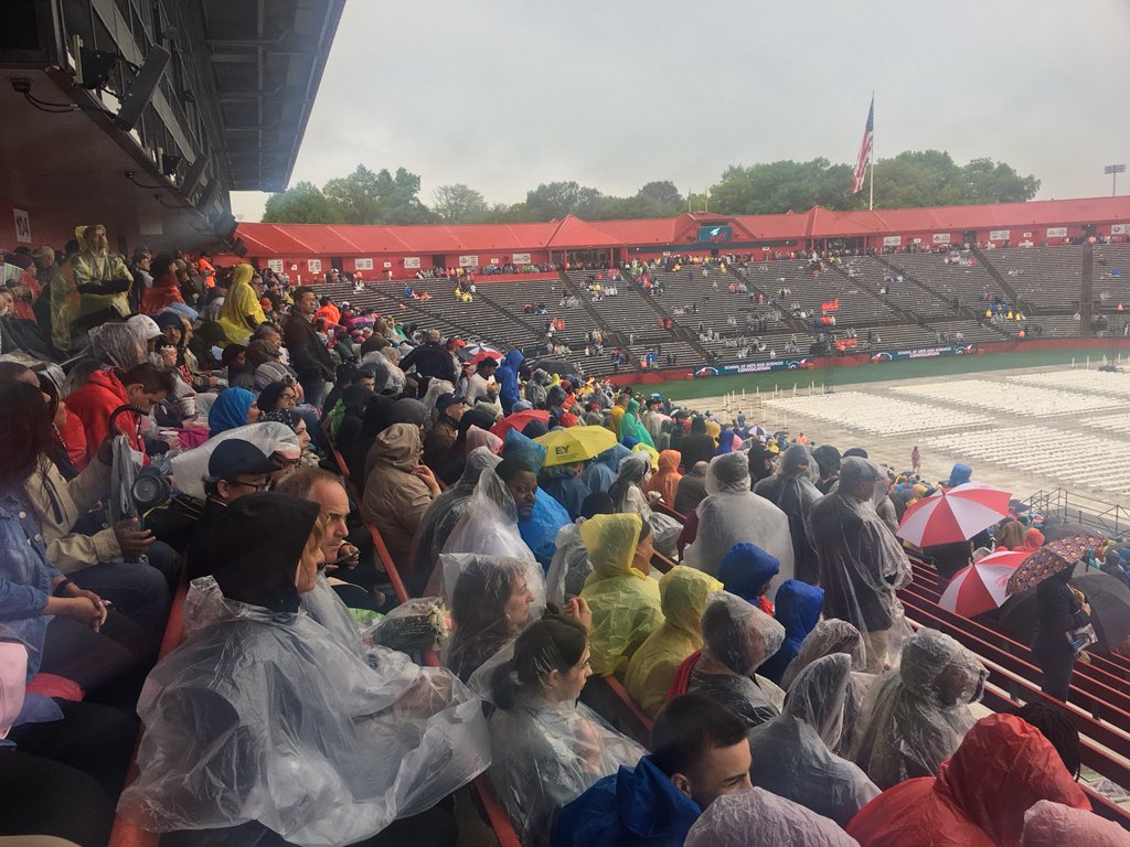 RutgersSAS's tweet photo. The rain is steady @RutgersU but the crowd gathered for @RutgersSAS convocation will NOT BE DETERRED! Way to go #RUSAS2018. https://t.co/nKp90QKd2q