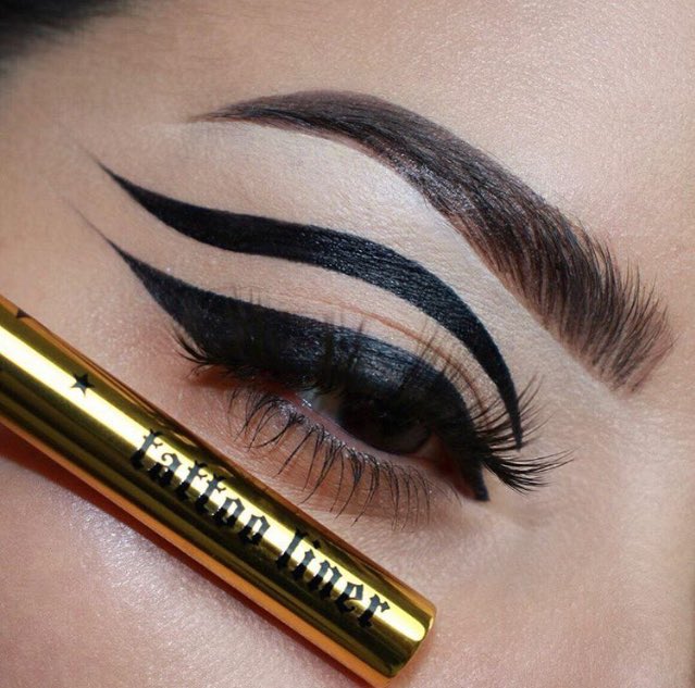 MakeUpByZebony's tweet photo. Met Gala inspired festival look♥️✨
@MACcosmetics #studiofixfoundation
@bhcosmetics #galaxychic #saturn #highlight
@LoveAustralis #nycee as winged liner
Inspired by @bretmanrock and @KATVONDbeauty https://t.co/lweBmhFnzw