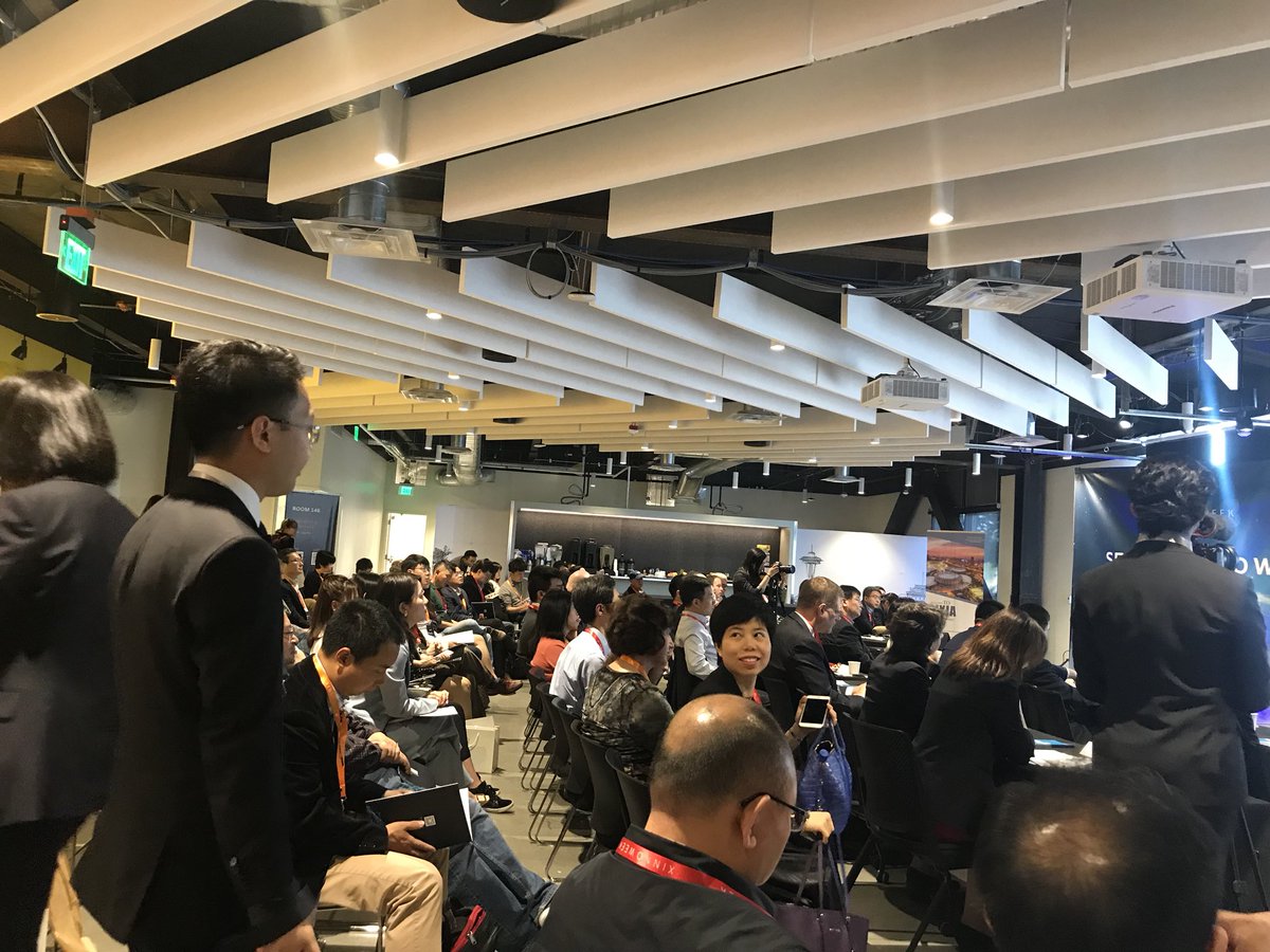 GIX_edu's tweet photo. Excited to be co-hosting at the opening day for the Seattle cross-border #innovation week  #xinnoweek18. First up? A presentation from Yi RU, from the @AlibabaGroup about the future of machine intelligence. Watch this space for updates of today’s event! https://t.co/xmUwbvJN0R