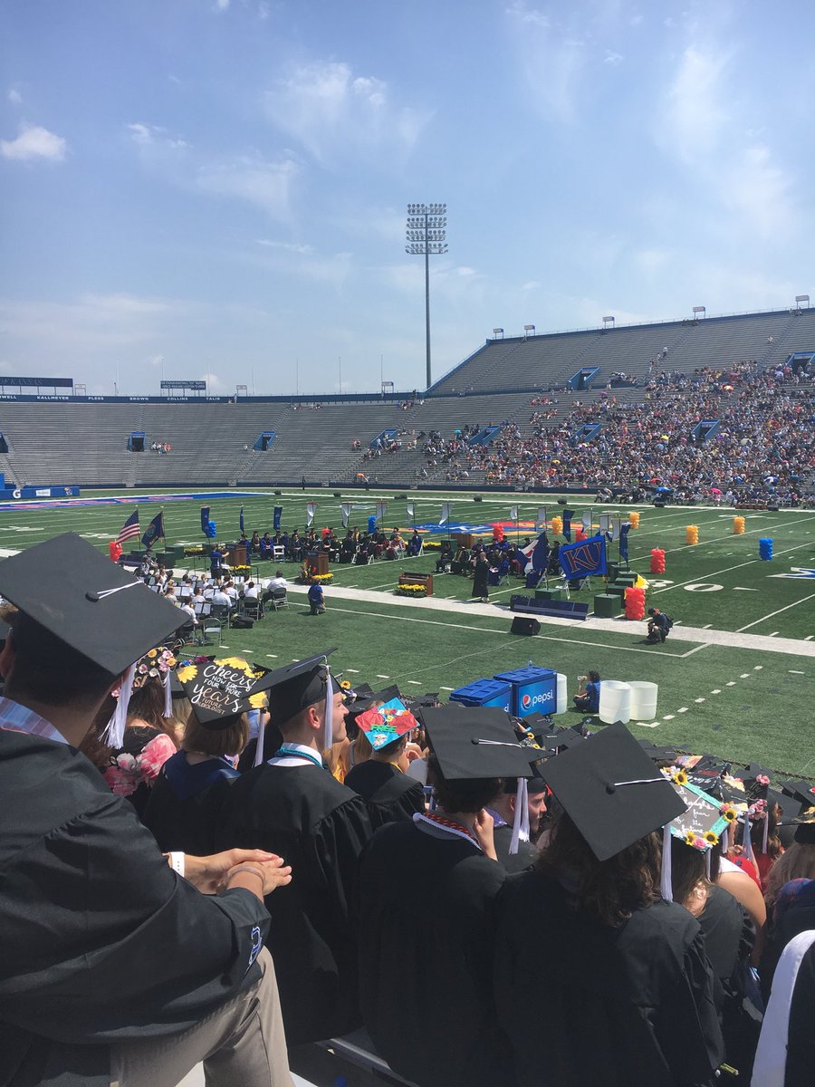 beccugghh's tweet photo. Y’all were graduating♥️😭😭 #RockChalkGraduation https://t.co/iH4b5luOL7