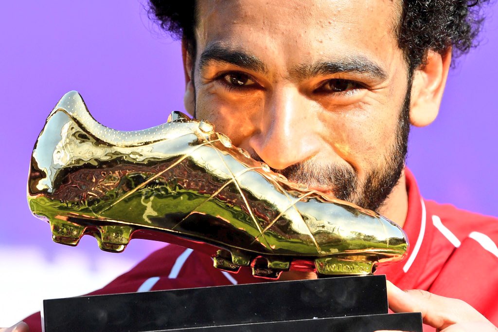 Actu__PSG's tweet photo. Avec 32 buts inscrits cette saison, Mohamed Salah a reçu le soulier d’or de Premier League 👑 https://t.co/SYAn1VCpJ9