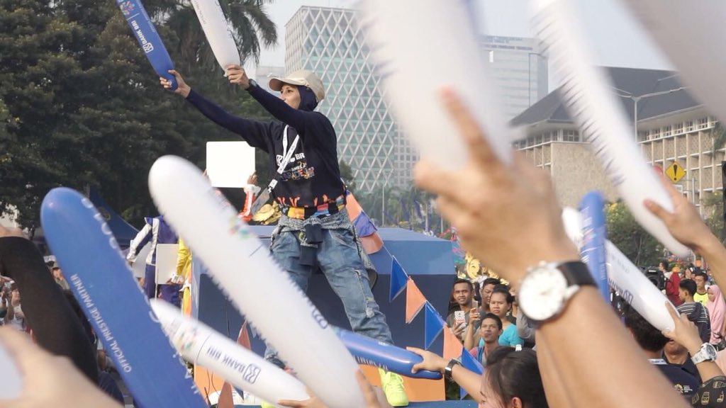 asiangames2018's tweet photo. Terimakasih telah turut memeriahkan acara #AsianGamesParade dan salut sebesar-besarnya untuk penampilan yang maksimal.
Dan selamat kepada  @BANKBRI_ID telah dinobatkan sebagai
Best Used of Indonesia Culture sponsored by Bank Mandiri https://t.co/JFe0wxYrJV