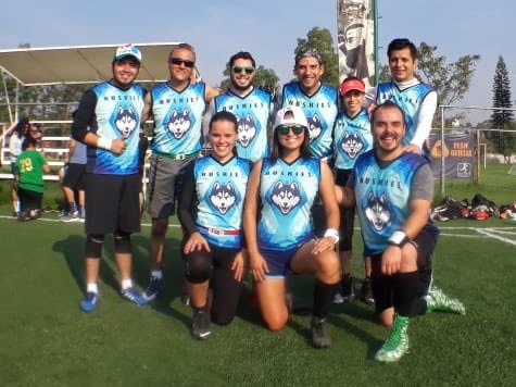 CintiMedina's tweet photo. Hoy estrenamos piel y nos llevamos la Victoria 6-2 ( En esta liga cuentan cada anotación como 1 y no hay puntos extra) @TochoPrimeTime Bien Team #Huskies #Auuuuu #tochitoflag #tochobandera #misbalam @BalamEyewear https://t.co/VduXfiRkYL