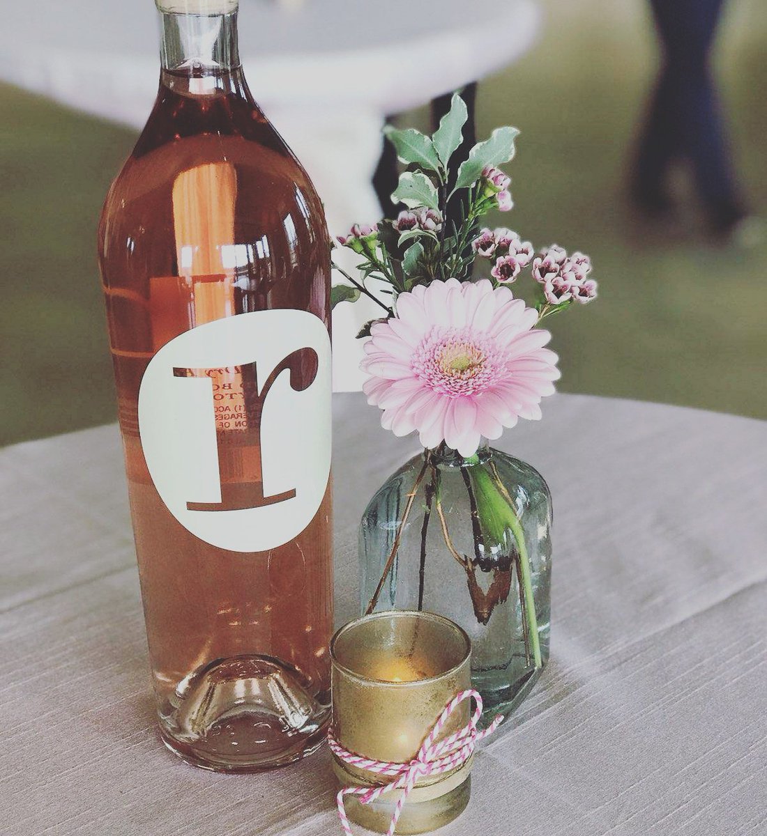 Happy Mother's Day!  The sun is out and it's a beautiful day in the Dundee Hills!  We invite you to enjoy this special day with us.  Cheers!

#wine #winetasting #dundeehills #willamettevalley #rosé #pinotnoir #chardonnay #mothersday #domaineserene #serenewinelounge