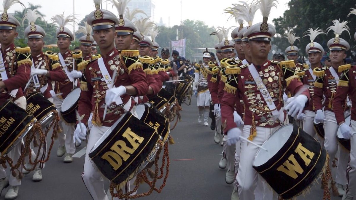 asiangames2018's tweet photo. Terimakasih telah turut memeriahkan acara #AsianGamesParade dan salut sebesar-besarnya untuk penampilan yang maksimal.
Dan selamat kepada  DrumCorps Cendrawasih  AKPOL telah dinobatkan sebagai
Best Marching Band by INASGOC https://t.co/BlMTNETmkj