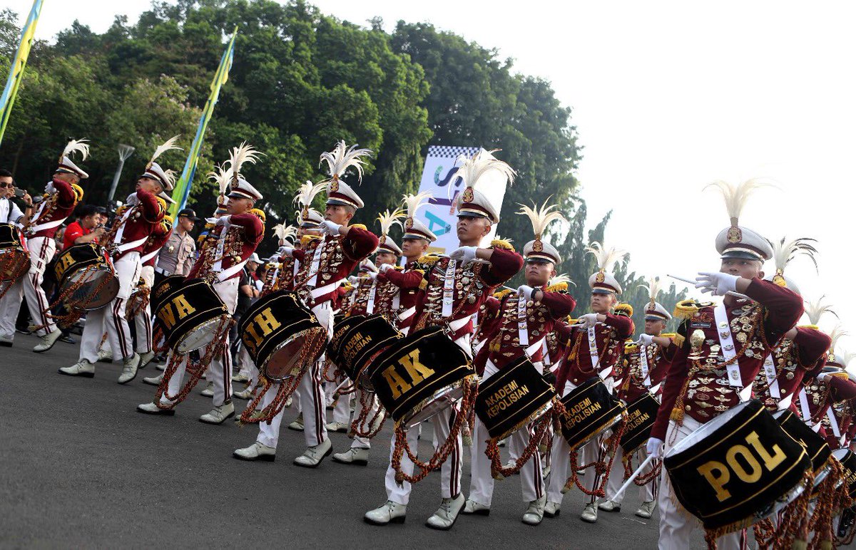 asiangames2018's tweet photo. Terimakasih telah turut memeriahkan acara #AsianGamesParade dan salut sebesar-besarnya untuk penampilan yang maksimal.
Dan selamat kepada  DrumCorps Cendrawasih  AKPOL telah dinobatkan sebagai
Best Marching Band by INASGOC https://t.co/BlMTNETmkj