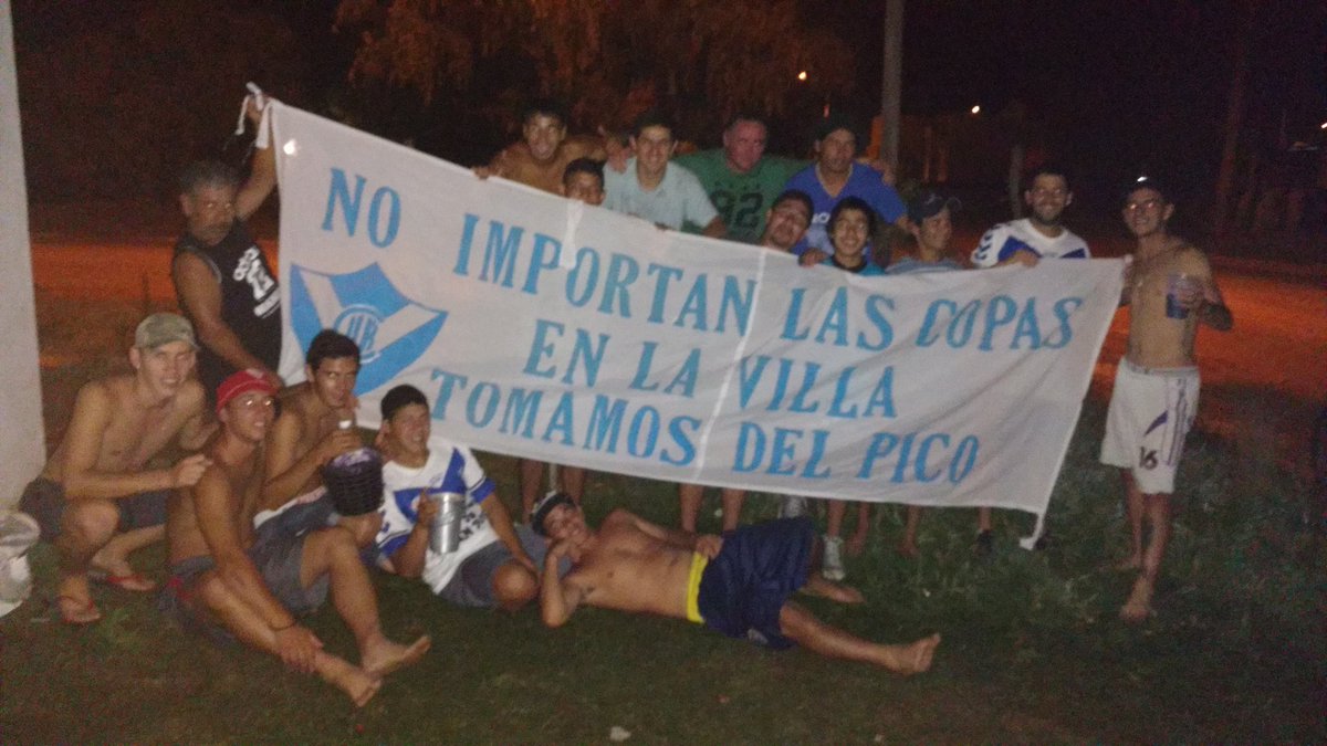LBDALA14's tweet photo. Hoy juega la villa no importa nada más. NO IMPORTAN LAS COPAS EN LA VILLA TOMAMOS DEL PICO https://t.co/faK3e32kuA