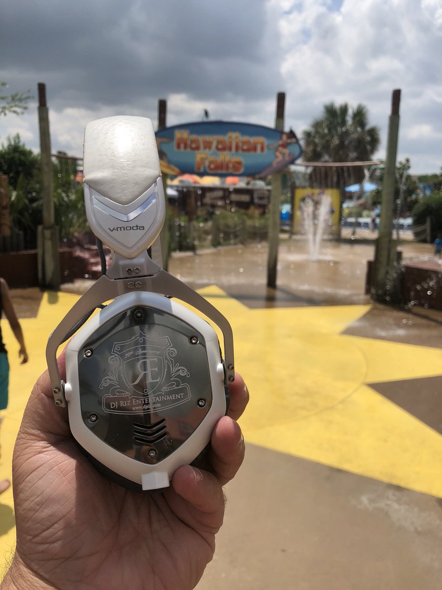 DJRizEnt's tweet photo. Ready for some fun in the sun at Hawaiian Falls today celebrating Mother's Day with NTBA today!
#djrizent #NTBA #mothersday #mothersdayevent #funinthesun #sundayfunday #dallasdj #dallaseventdj #dallasevents #dallasprodj #eventpros #luxuryevents #hawaiianfalls @HawaiianFalls https://t.co/ZNgUADqs6N
