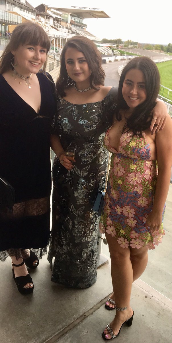 MissAnnieClowes's tweet photo. #EdgeHillGradBall https://t.co/8zPLpe7E7r