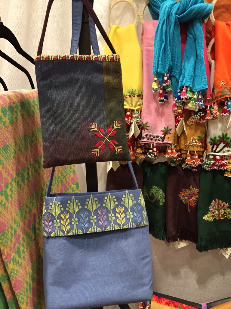 dandarah_store's tweet photo. Still looking a special gift for your #mom? What about an elegant #handmade #crossbody bag, scarf or #clutch? Visit our booth today at #bgfg2018, Enercare Center, #Toronto or go online at https://t.co/jRTh1BL822.
#dandarahstore #mothersdayΒ #handmadewithlove #bgfg2018 #giftideas https://t.co/9VBigHgqhB